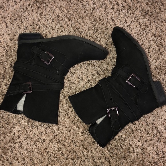 BLACK BOOTS - Picture 1 of 6